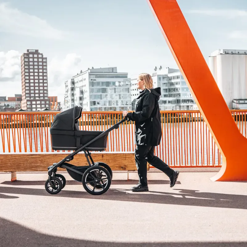 Thule Urban Glide 4-Wheel All-Terrain Stroller – Smooth & Safe Ride