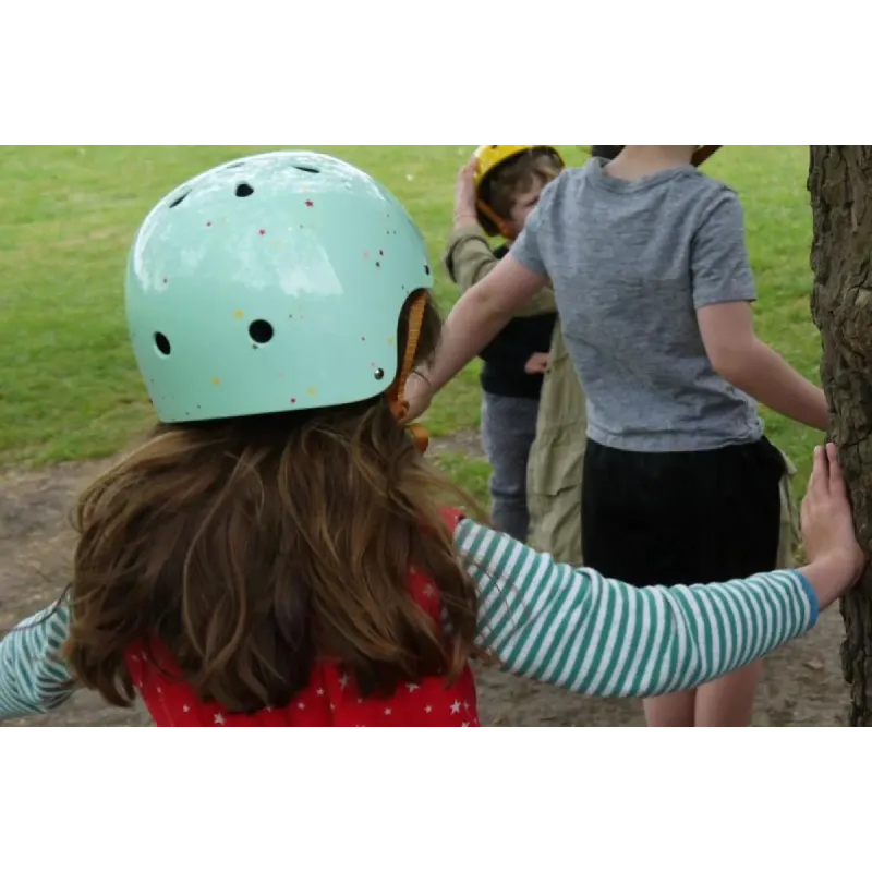 Bobbin Starling bike helmet with star pattern (S/M) Bobbin Starling bike helmet with star pattern (S/M)