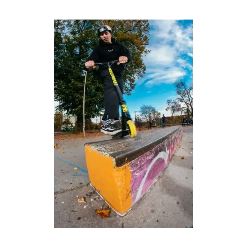 Stunt Scooter Evolution Slick Yellow