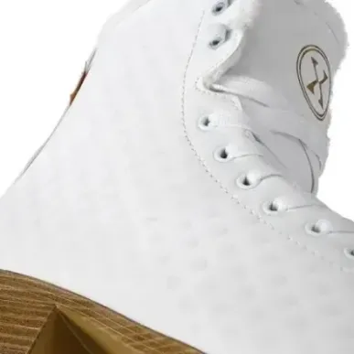 NF14619 S WHITE SIZE. 38 FIGURE ICE SKATES NILS EXTREME
