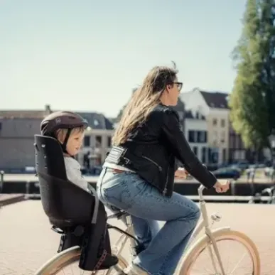 URBAN IKI Tylny fotelik U-me Easyfix NA BAGAŻNIK kolor BLACK/BROWN