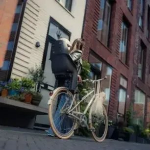 URBAN IKI Tylny fotelik U-me Easyfix NA BAGAŻNIK kolor BLACK/BROWN