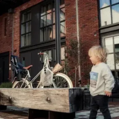 URBAN IKI Tylny fotelik U-me Easyfix NA BAGAŻNIK kolor BLACK/BROWN