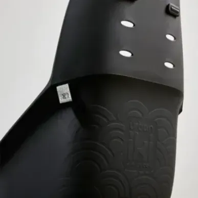 URBAN IKI Tylny fotelik U-me Easyfix NA BAGAŻNIK kolor BLACK/BLACK