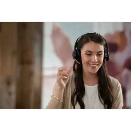 Poly Voyager Focus 2 UC Headset +USB-A to USB-C Cable +Charging Stand